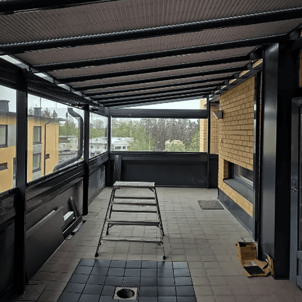 Kaihdintukku Lukka1 - kattomarkiisi lasiterassilla pori